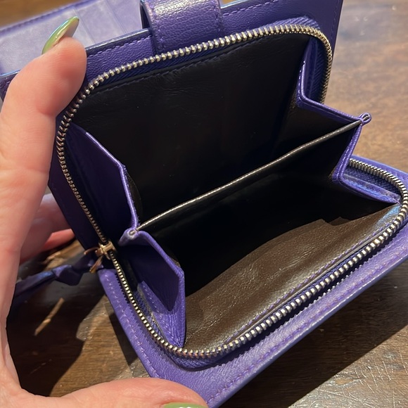 Bottega Veneta Purple Leather Wallet – Compact Zip & Card Holder – Made in Italy - Picture 5 of 5